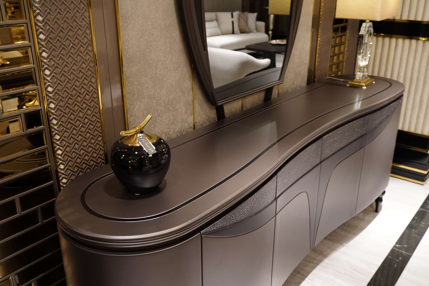 Modera Dining Room Set