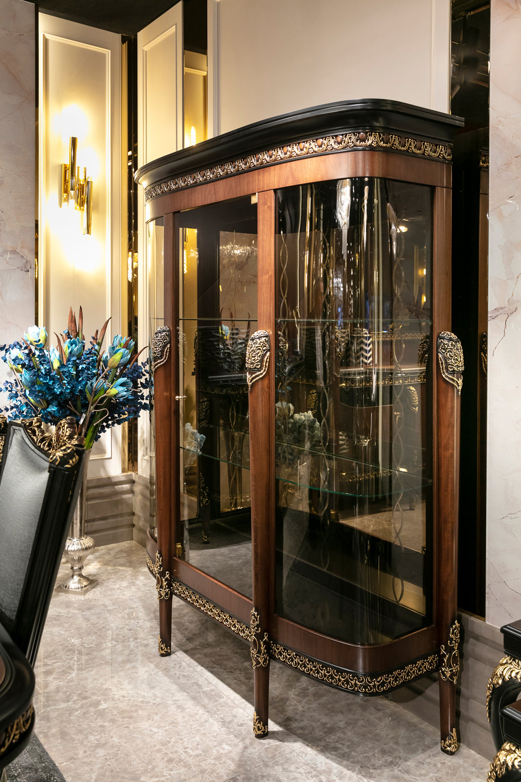 Benvira Dining Room Set