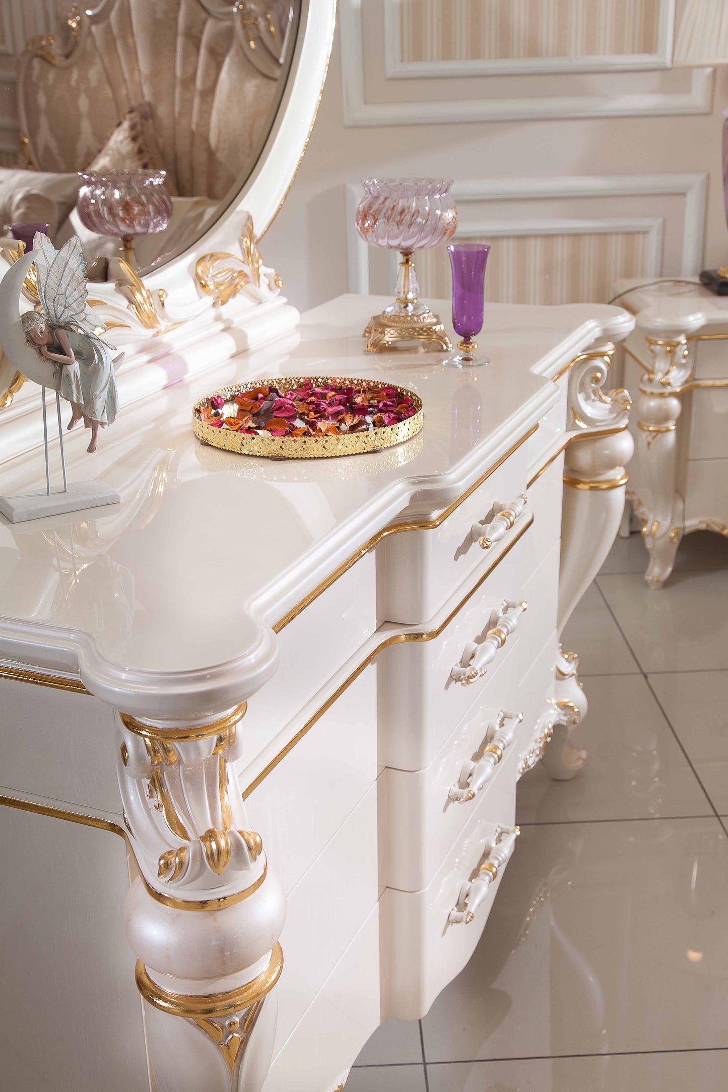 Lorvella Bedroom Set