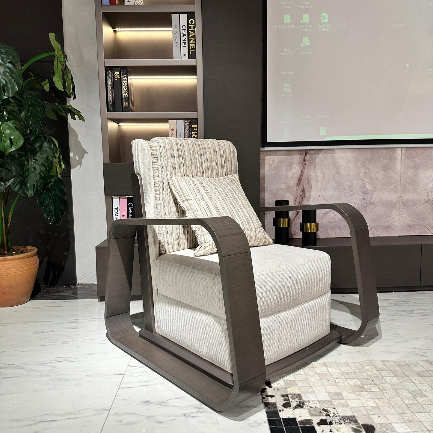 Henvion Sofa Set