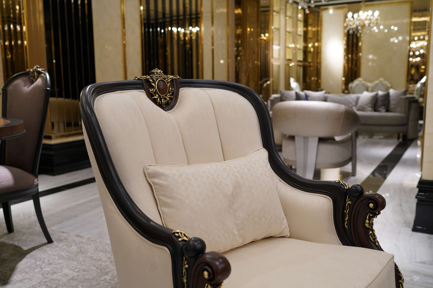Avenor Sofa Set