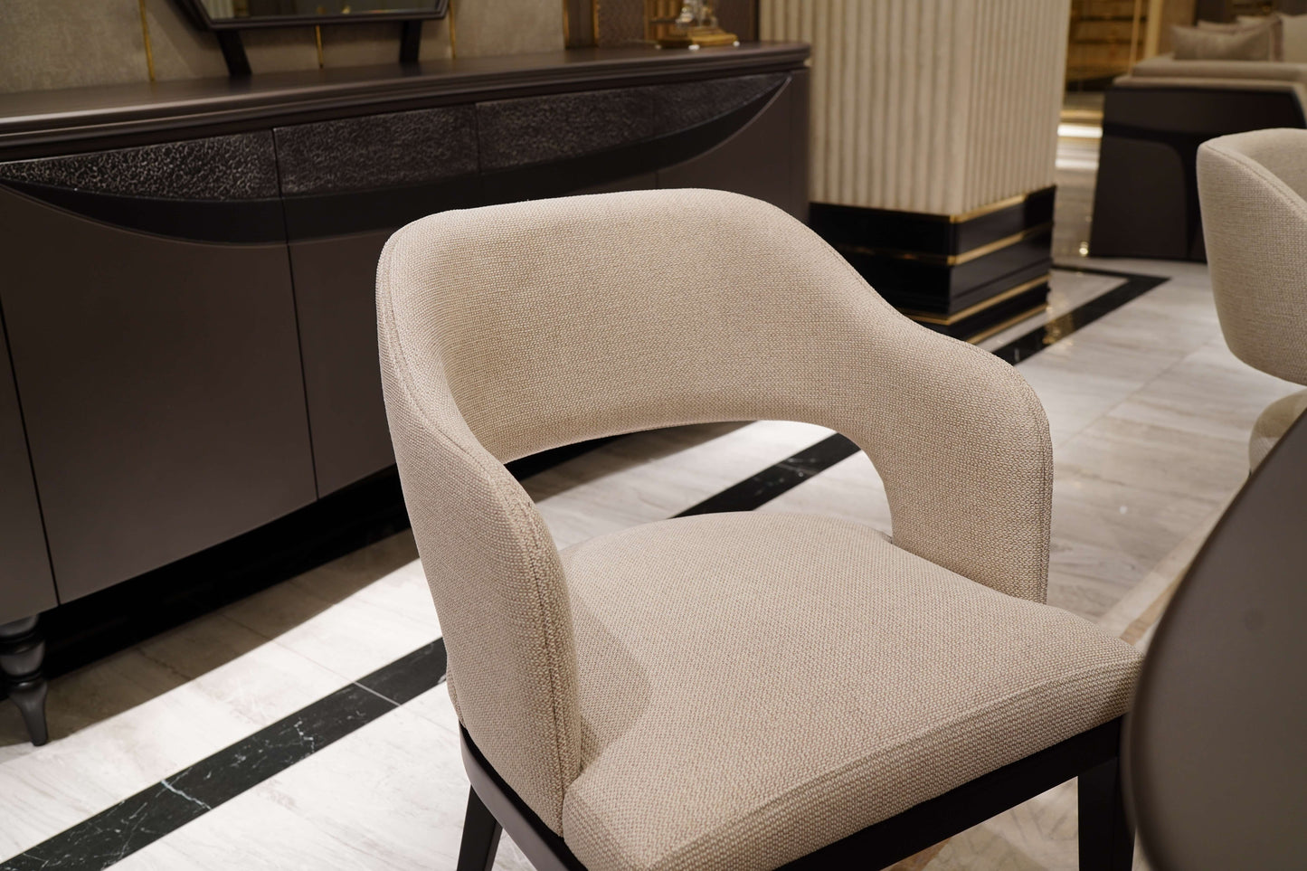 Modera Dining Room Set