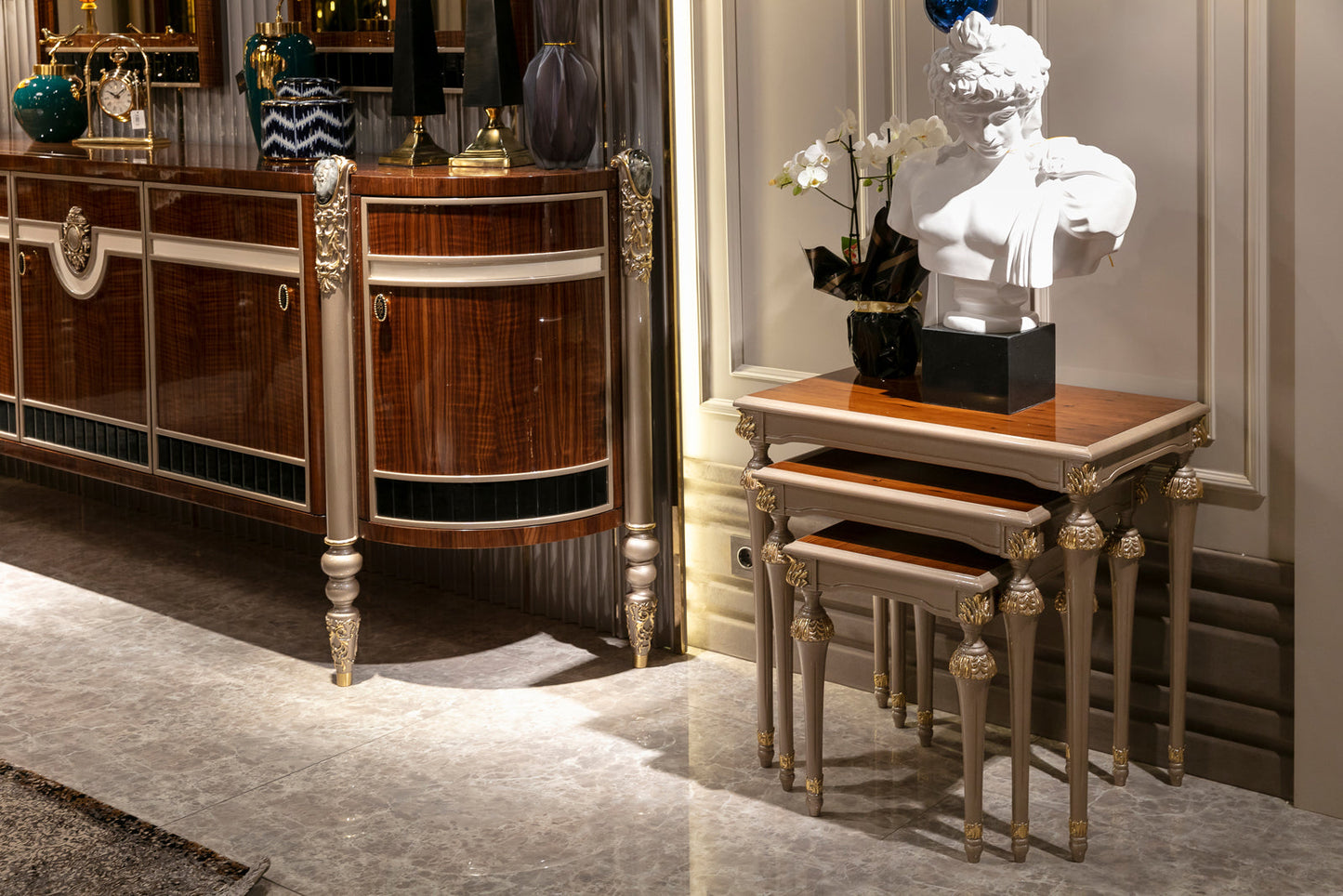 Avenor Dining Room Set