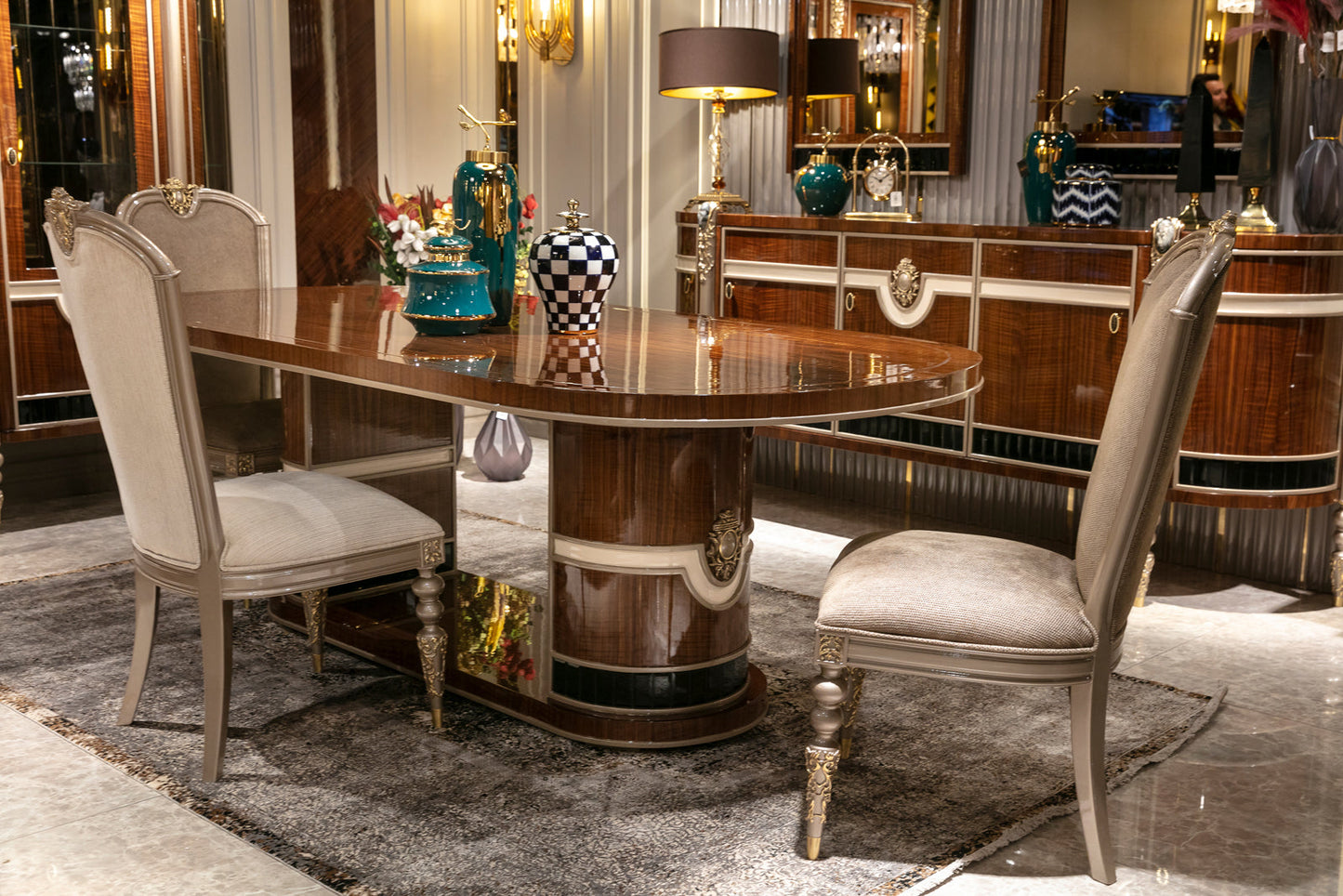Avenor Dining Room Set