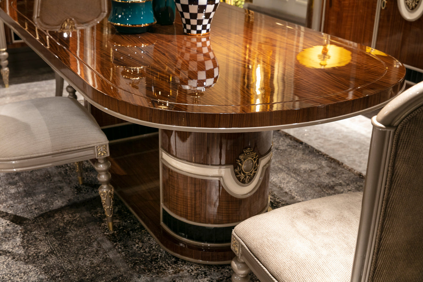 Avenor Dining Room Set