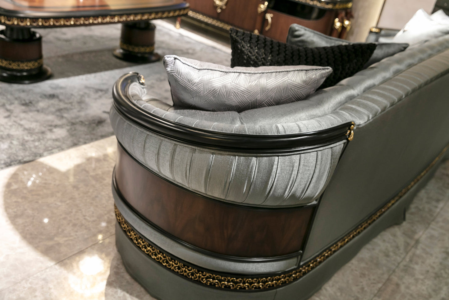 Avenza Sofa Set