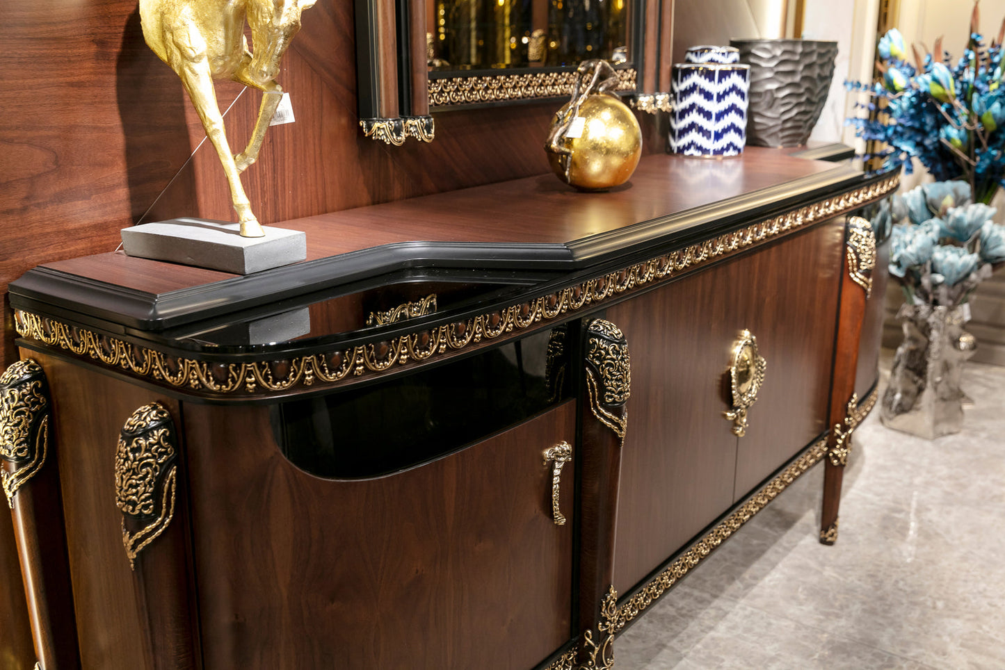 Benvira Dining Room Set
