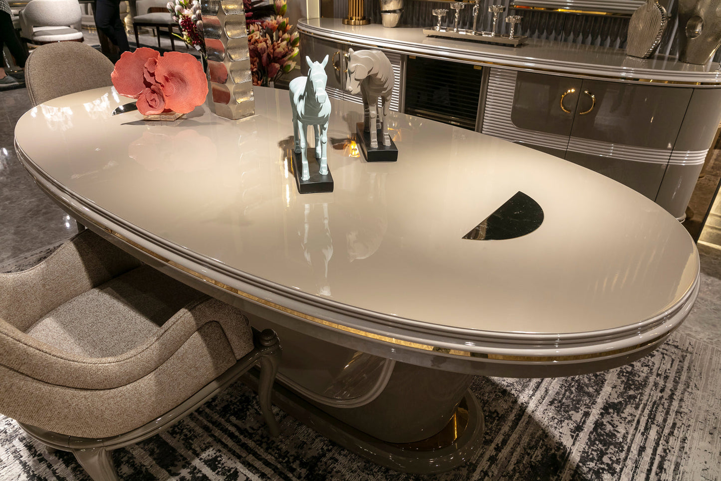 Avossa Dining Room Set