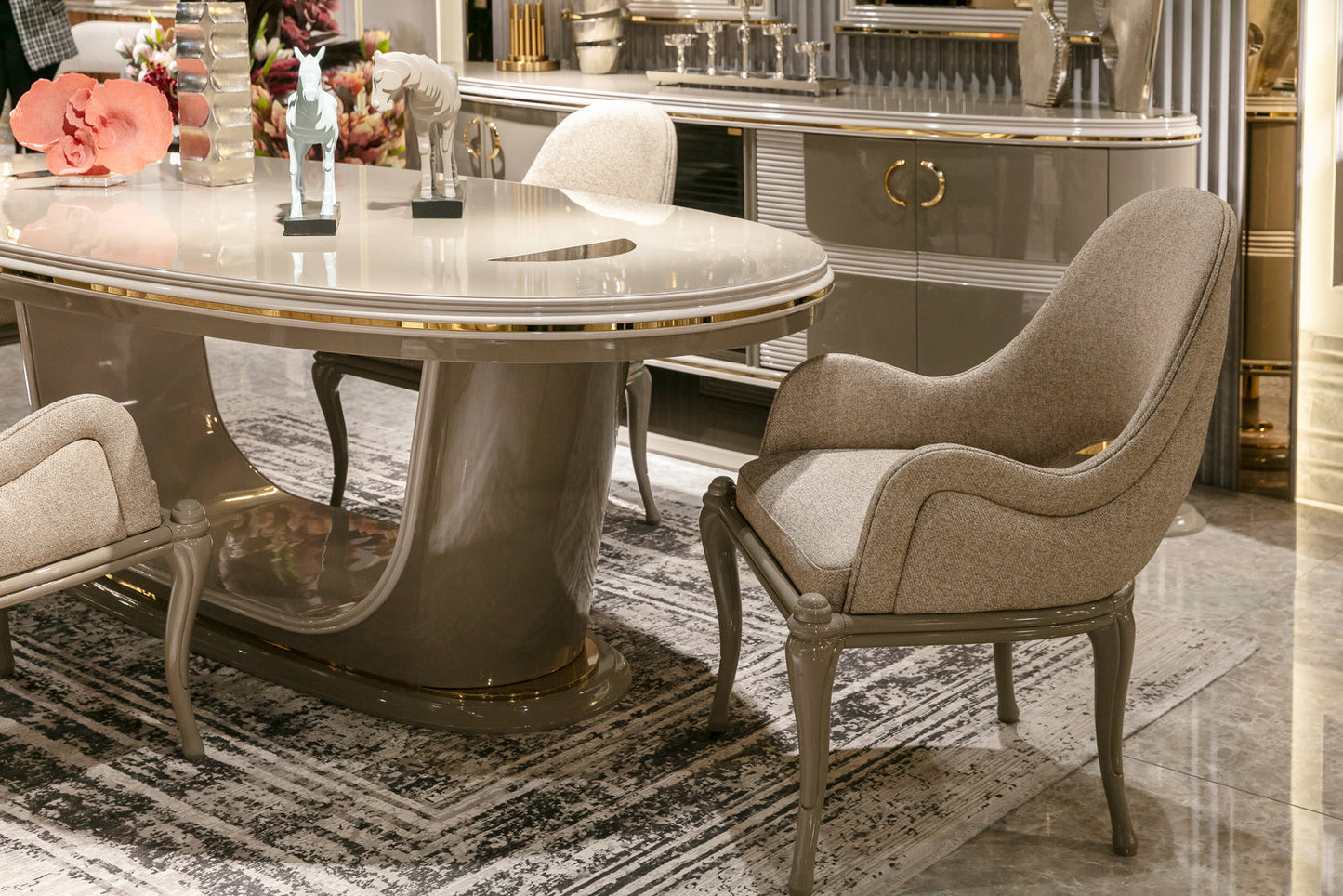 Avossa Dining Room Set