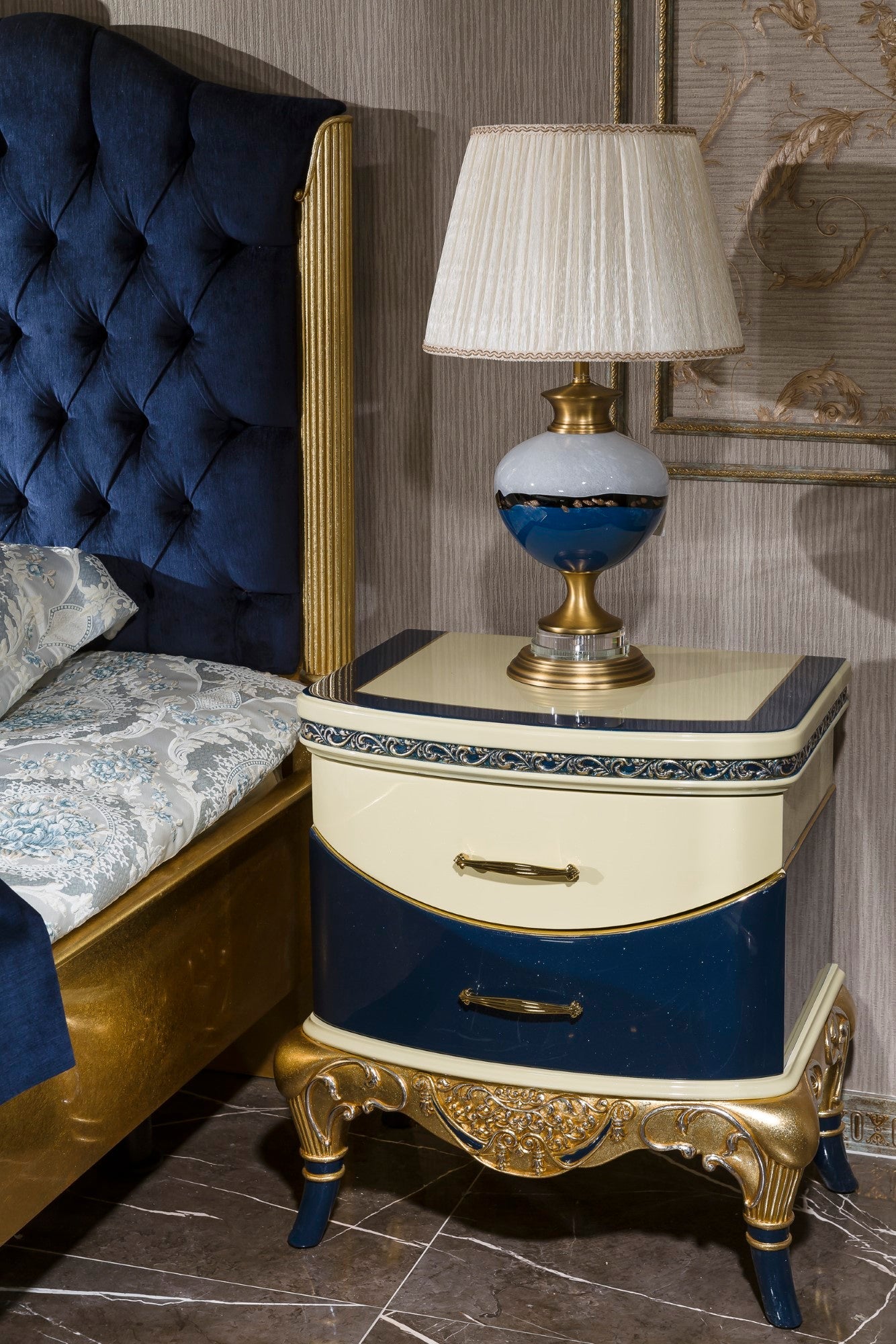 Lormelis Bedroom Set