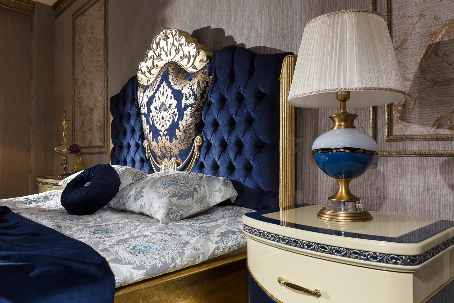 Lormelis Bedroom Set
