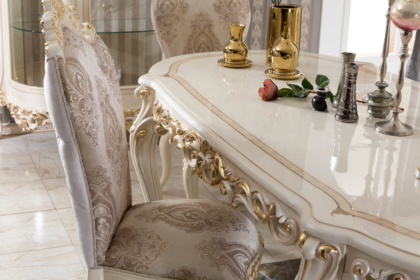 Benvora Dining Room Set