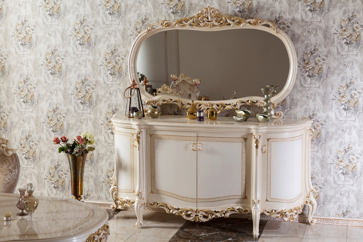 Benvora Dining Room Set