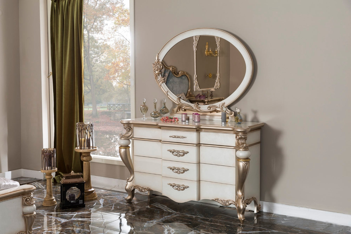 Lavelis Bedroom Set