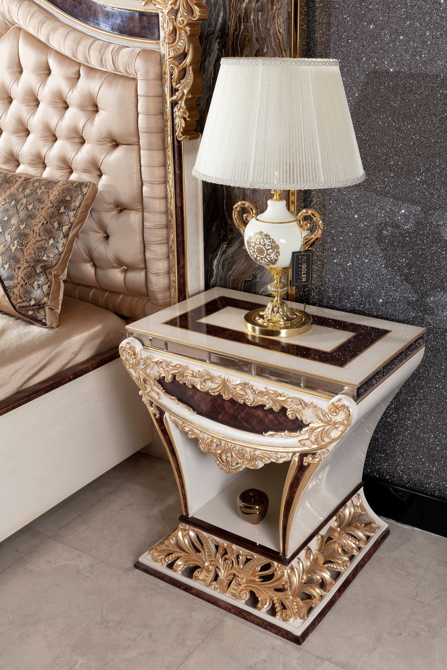 Lirvona Bedroom Set