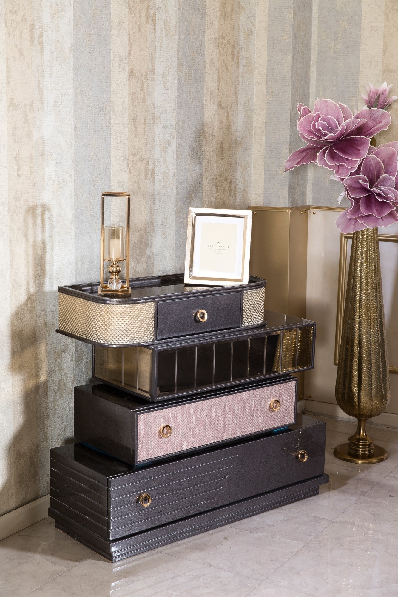 Lormina  Bedroom Set