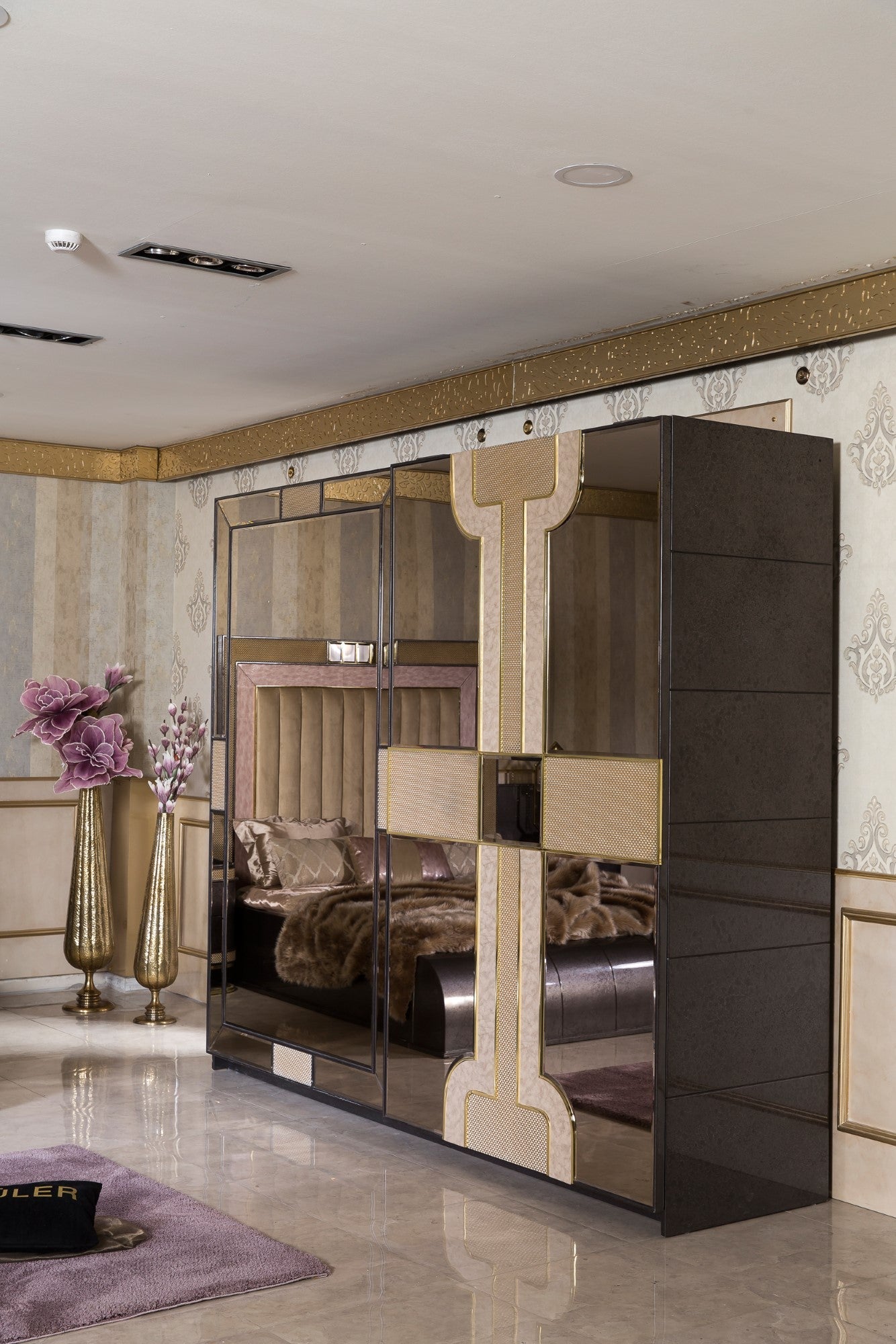 Lormina  Bedroom Set