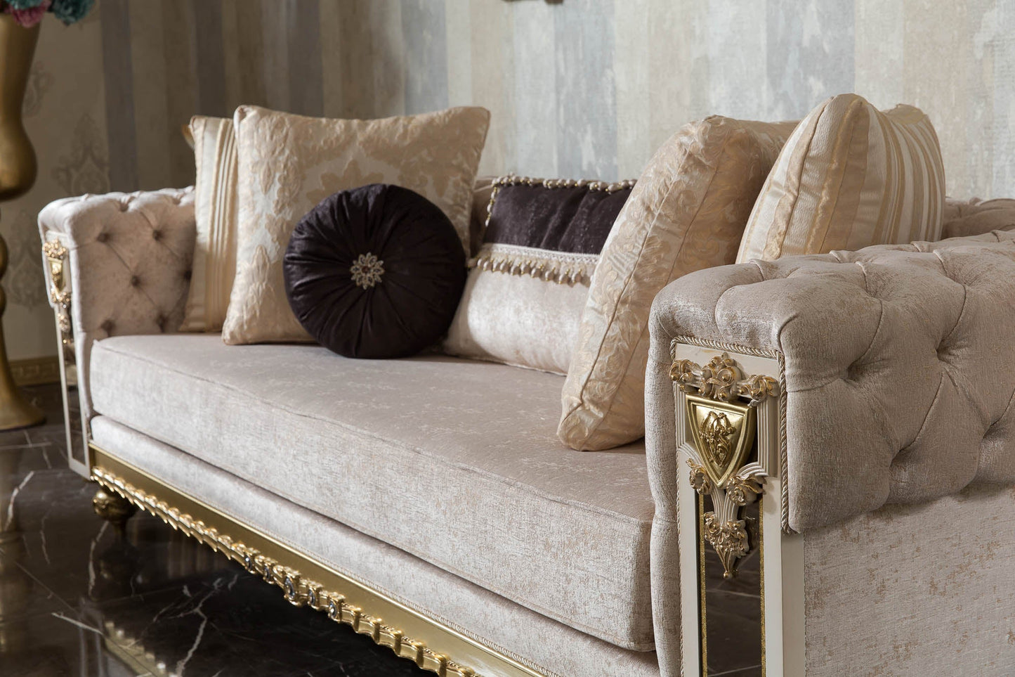 Cormelis Cream Sofa Set