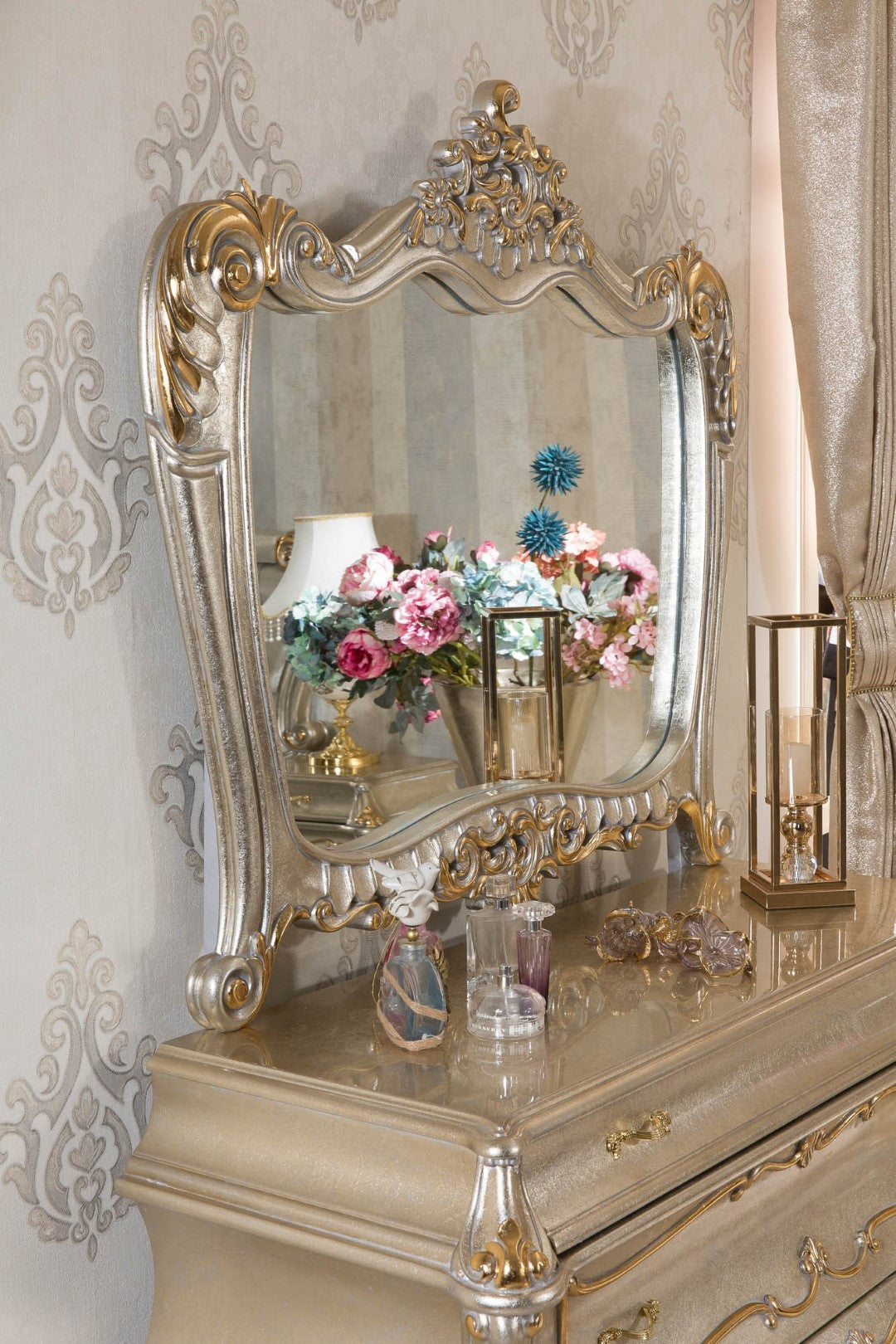 Izelis Bedroom Set